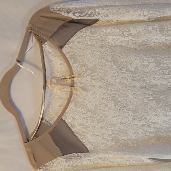 Mystery lace top - Picture 2 of 6